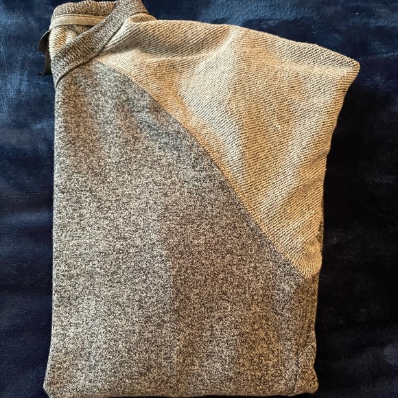 Mens XS H&M Gray Crewneck - Picture 2 of 5